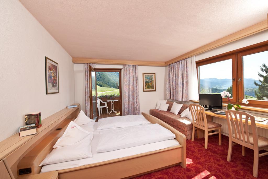 Hotel Rosenheim Rodeneck Zimmer foto